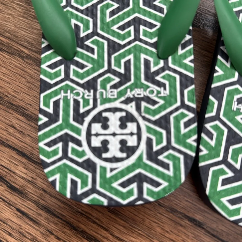 Tory Burch Geometric Green Flip Flops 8.5 Perfect Like New, Worn Once - Picture 3 of 7